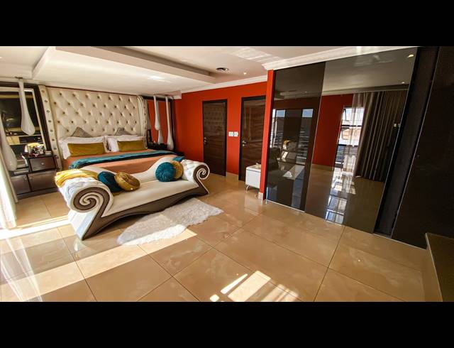 5 BEDROOM HOUSE FOR SALE IN BLUE VALLEY GOLF ESTATE